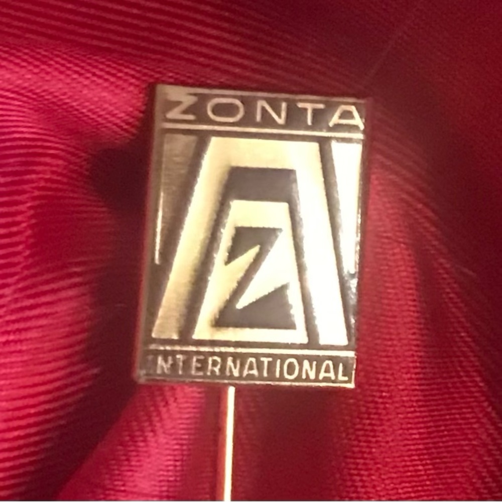 V i n t a g e Zonta International civic club gold tone stick pin